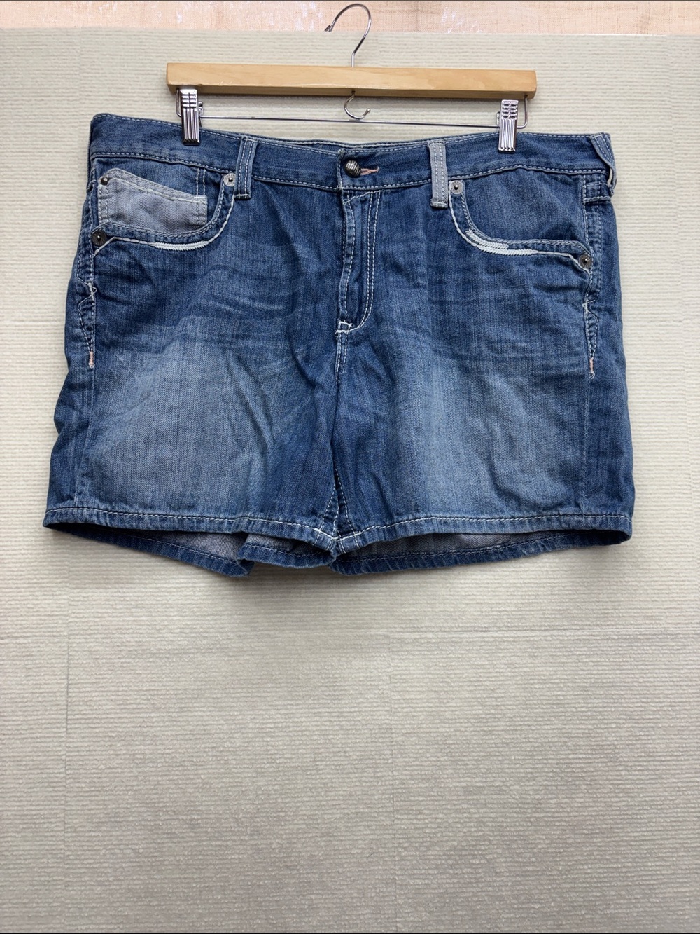 Ariat | boyfriend 34R 34 R Denim Shorts - Blue